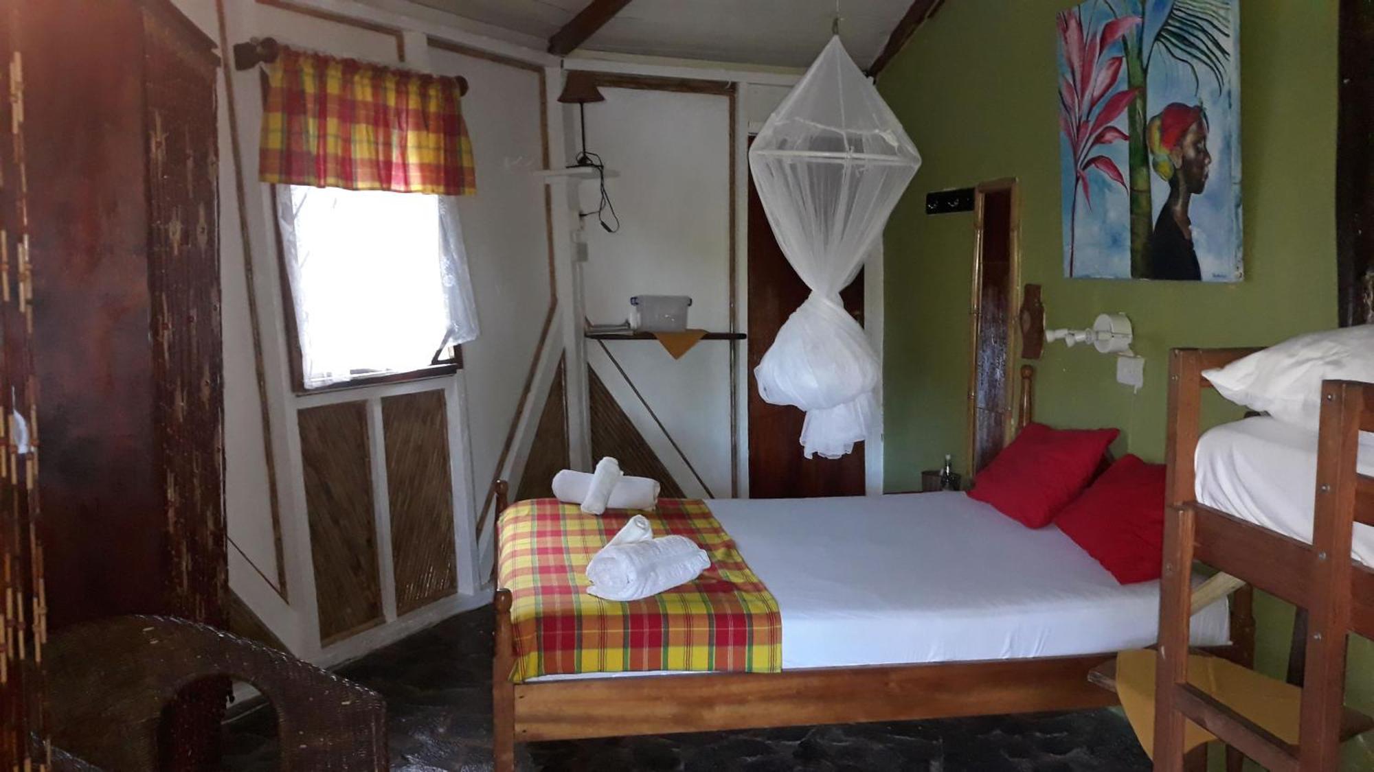 Hibiscus Valley Inn Marigot Ngoại thất bức ảnh