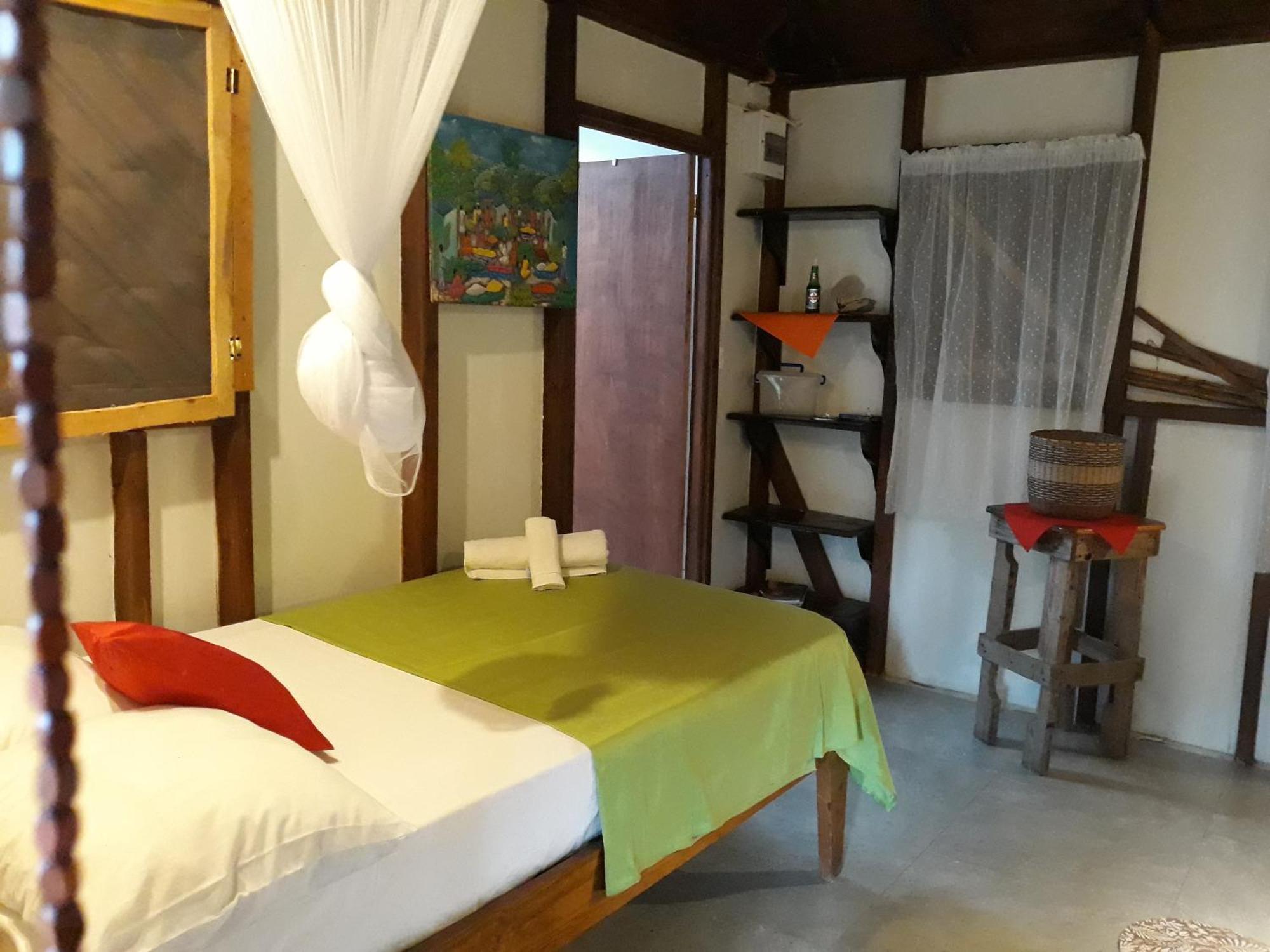 Hibiscus Valley Inn Marigot Ngoại thất bức ảnh